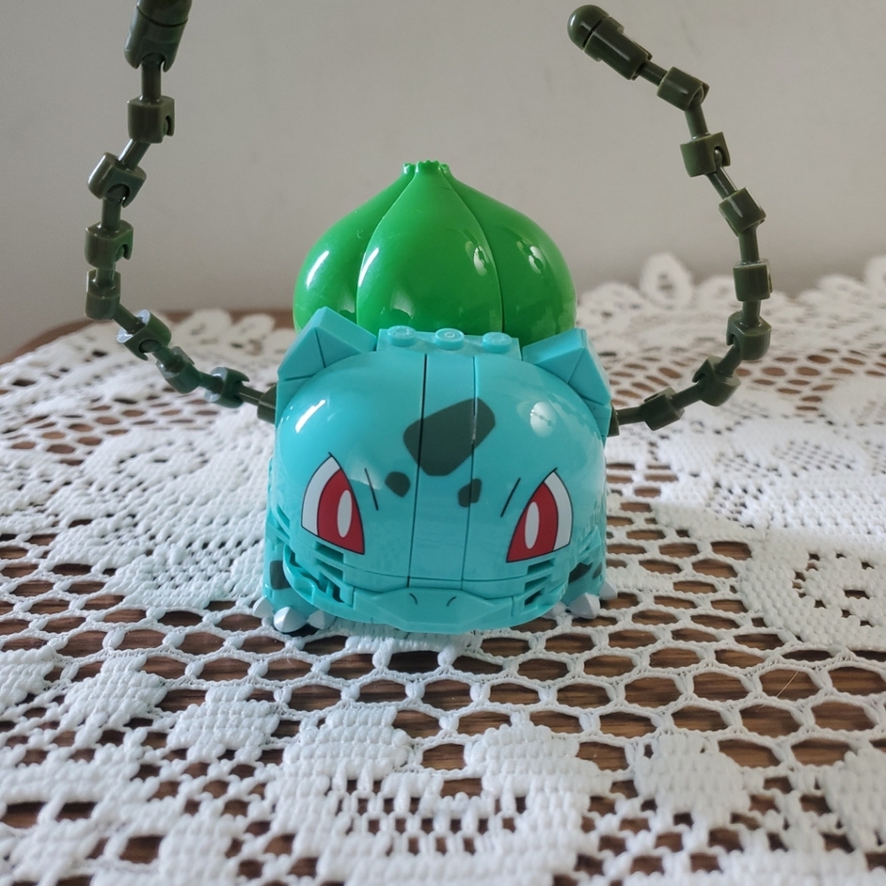 This pre-owned MEGA CONSTRUX Pokémon Bulbasaur